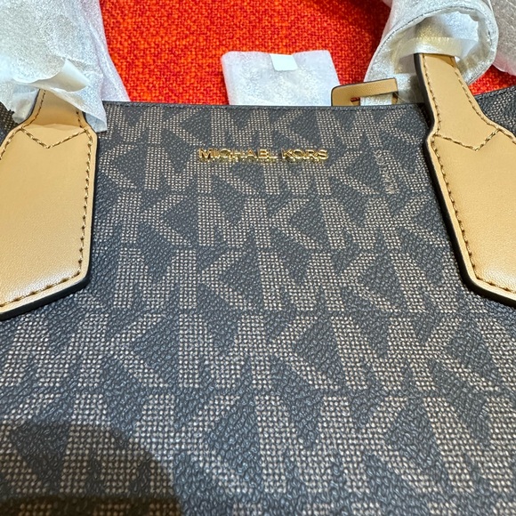 ❤️❤️❤️NEW Michael kors large Tote bag+detachable strap❤️❤️❤️ - Picture 10 of 11
